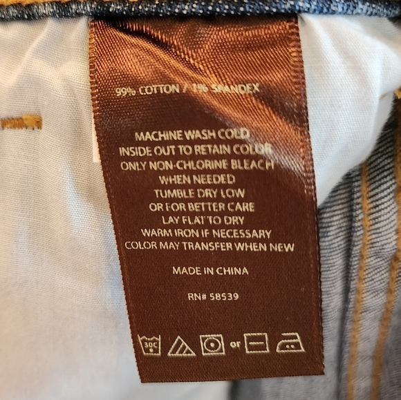 Kut from the kloth Katy boyfriend jean shorts. Cuffed. 6.5". Women's size 4. - Picture 11 of 15